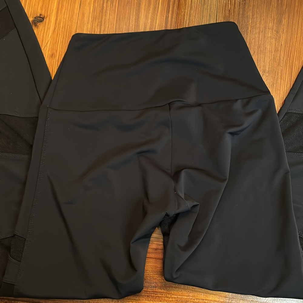 ⚡️PRICE DROP⚡️Black Onzie leggings - Picture 6 of 7